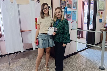 На избирательные участки спешат люди всех возрастов