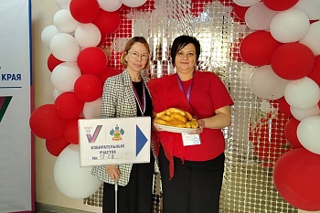 На участке № 17-08 не только празднично, но и сытно