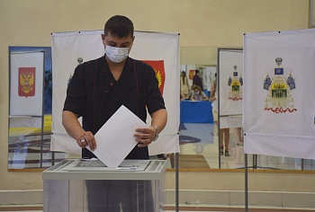 Глава Каневского района принял участие в голосовании