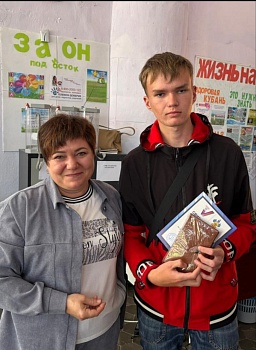 На избирательные участки спешат люди всех возрастов