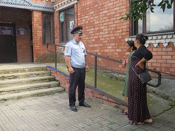 Акция «Один день с участковым уполномоченным полиции» прошла в Каневском районе