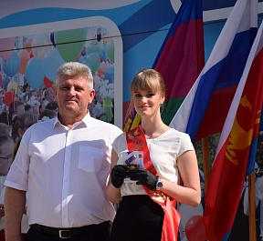 Медали торжественно вручить!