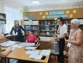 Состоялся обучающий семинар для членов участковых избирательных комиссий Новодеревянковского и Новоминского сельских поселений Каневского района