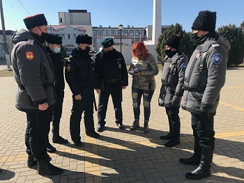 В Каневском районе общественница проверила работу нарядов патрульно-постовой службы