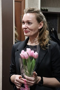 Жён и матерей участников спецоперации поздравили с 8 Марта