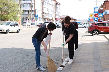 В Каневском районе продолжается пора субботников