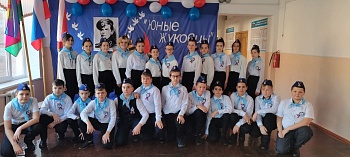 Ученики каневской шестой школы вступили в ряды юных жуковцев