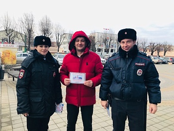 Каневские дорожные полицейские провели акцию «ПДД соблюдаешь – счастье в семье сохраняешь!»