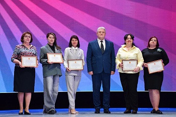 В Каневском РДК торжественно отметили День работника культуры