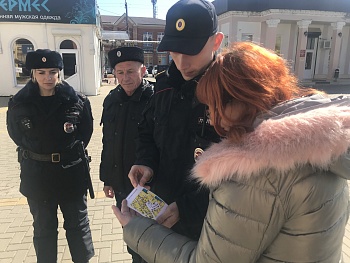 В Каневском районе общественница проверила работу нарядов патрульно-постовой службы