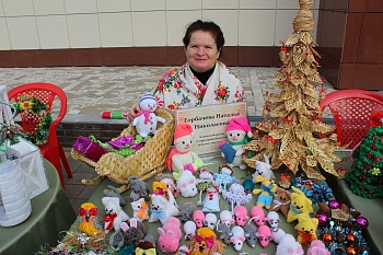Старт новогодним праздникам в Каневском районе дал восьмой районный «Парад Дедов Морозов»