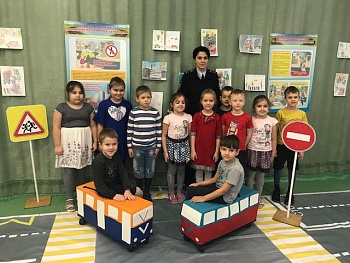 Каневские полицейские провели занятия с юными участниками дорожного движения