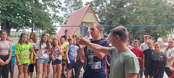 В Каневском районе полицейские и общественники провели для школьников зарядку