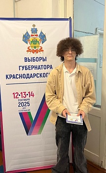 С подарками встречают на участках именинников и впервые голосующих