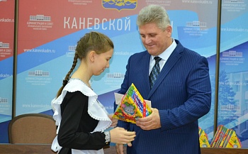 Тридцать одаренных детей района получили премию главы района