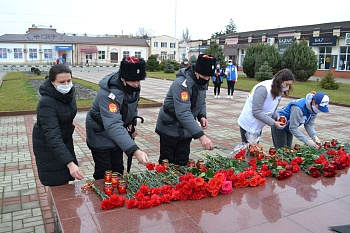 Никогда не забудут живые…