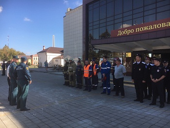 Спасательные службы Каневского района отработали вводную по тушению условного пожара в РДК