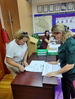 Выдача списков избирателей