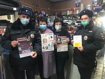 Сотрудники полиции и общественники убеждают каневчан говорить мошенникам «нет»