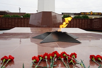 Героев помним имена