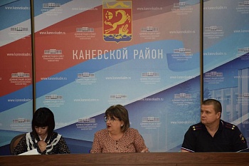 В администрации района состоялось очередное заседание комиссии по делам несовершеннолетних