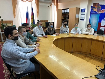 Занятие в Молодежной школе правовой и политической культуры