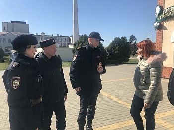 В Каневском районе общественница проверила работу нарядов патрульно-постовой службы