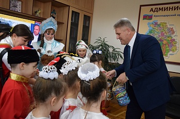 В гости к главе района с добрыми пожеланиями