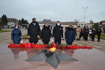 Никогда не забудут живые…