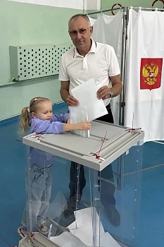 Земляки спешат на избирательные участки