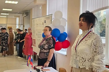 Работа избирательных участков началась с гимна Российской Федерации
