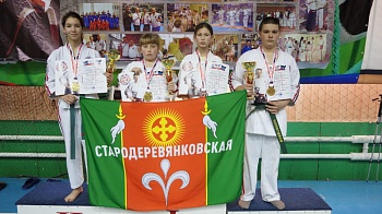 Четыре призовых места завоевали каневские каратисты на соревнованиях в ДНР