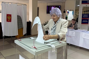 Земляки спешат на избирательные участки