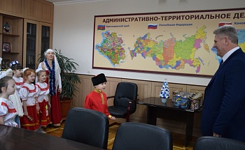 В гости к главе района с добрыми пожеланиями