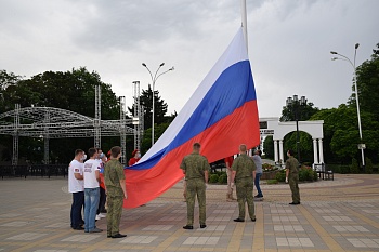 В Каневской торжественно подняли российский триколор в честь Дня России