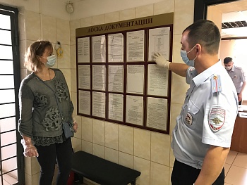 Представитель общественности проверила условия содержания граждан, подвергнутых административному аресту