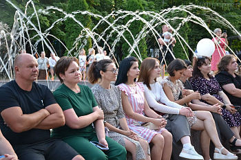 Концерт, посвящённый Дню семьи, любви и верности, состоялся в центральном парке 8 июля