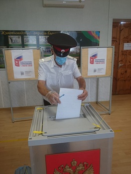 Основной день голосования по внесению поправок в Конституцию стартовал 