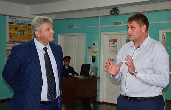 Жители станицы Александровской и поселка Красногвардеец побывали на приеме у главы района