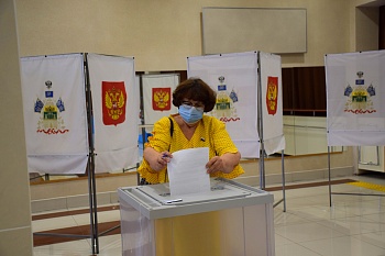 Участие в выборах губернатора и депутатов райсовета приняла Наталья Боева