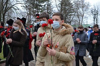 Никогда не забудут живые…