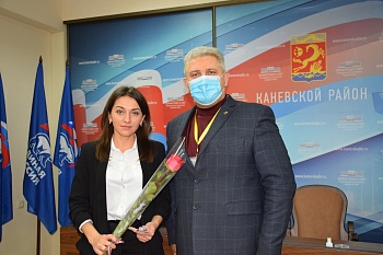 Девять новобранцев получили партбилеты «Единой России»