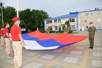 В Каневской торжественно подняли российский триколор в честь Дня России