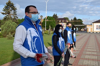 Памяти павших будьте достойны...