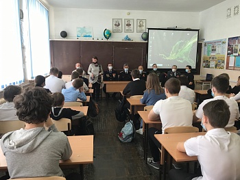 Каневские полицейские приняли участие в уроке мужества