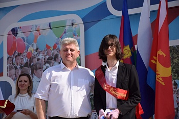 Медали торжественно вручить!