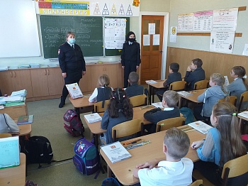 Полицейские провели профилактические мероприятия по правовому информированию детей