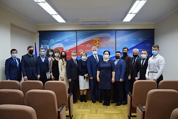Финалистов и полуфиналистов конкурса «Лидеры Кубани» наградили благодарственными письмами главы района
