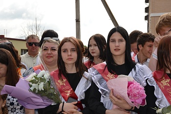 Последний звонок прозвенел и для учащихся 2-й школы